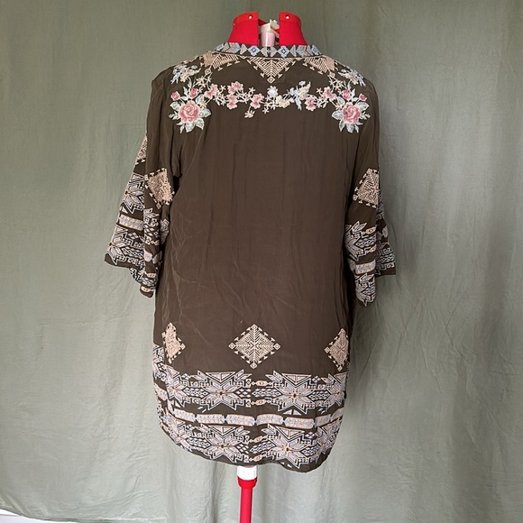 Driftwood Joelle Green Embroidered Open Front Kimono - Picture 3 of 10